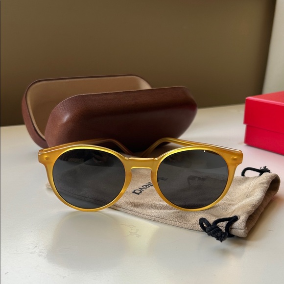 Illesteva Amber Sunglasses with Dark Lenses - Picture 1 of 9